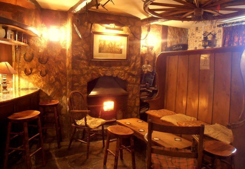 The Hunters Rest Inn Clutton Extérieur photo